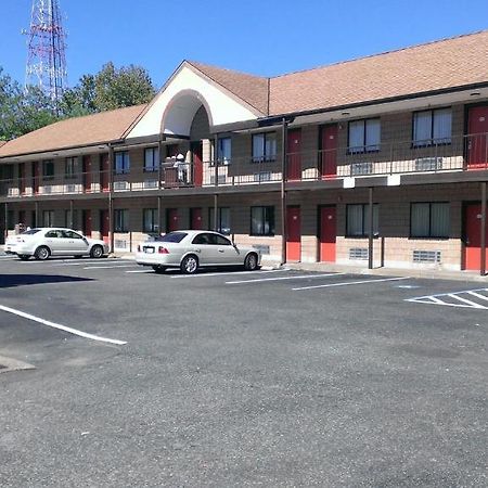 Red Carpet Inn Norwalk Dış mekan fotoğraf