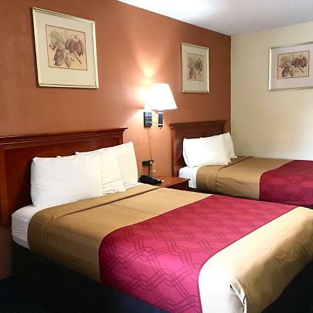 Red Carpet Inn Norwalk Dış mekan fotoğraf