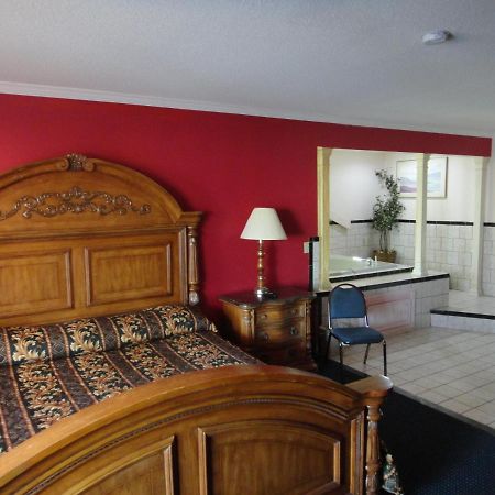 Red Carpet Inn Norwalk Dış mekan fotoğraf
