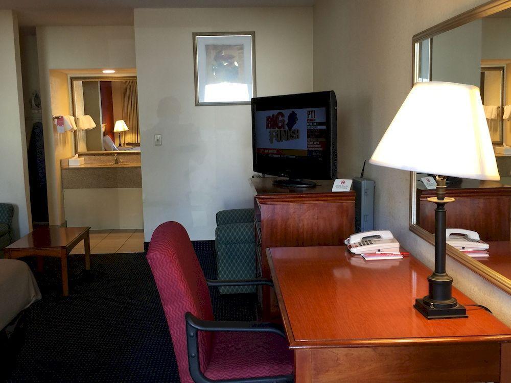 Red Carpet Inn Norwalk Dış mekan fotoğraf
