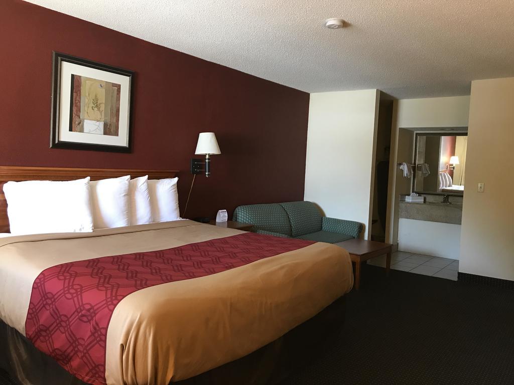 Red Carpet Inn Norwalk Dış mekan fotoğraf