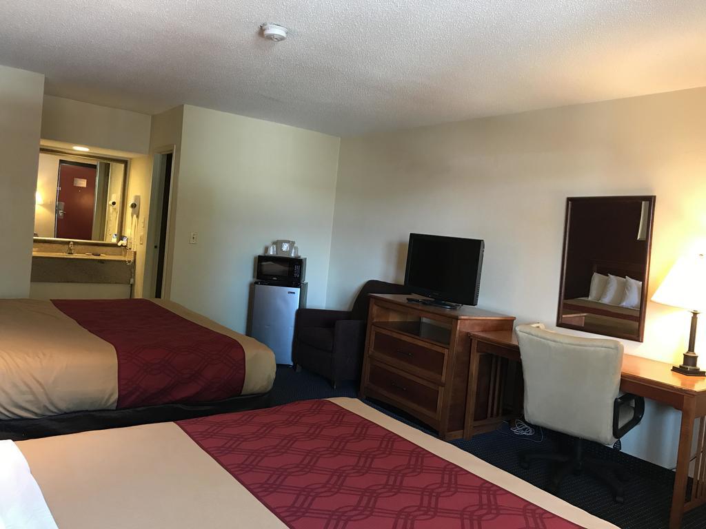 Red Carpet Inn Norwalk Dış mekan fotoğraf