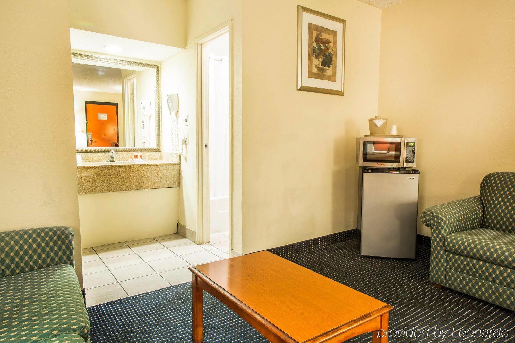 Red Carpet Inn Norwalk Dış mekan fotoğraf