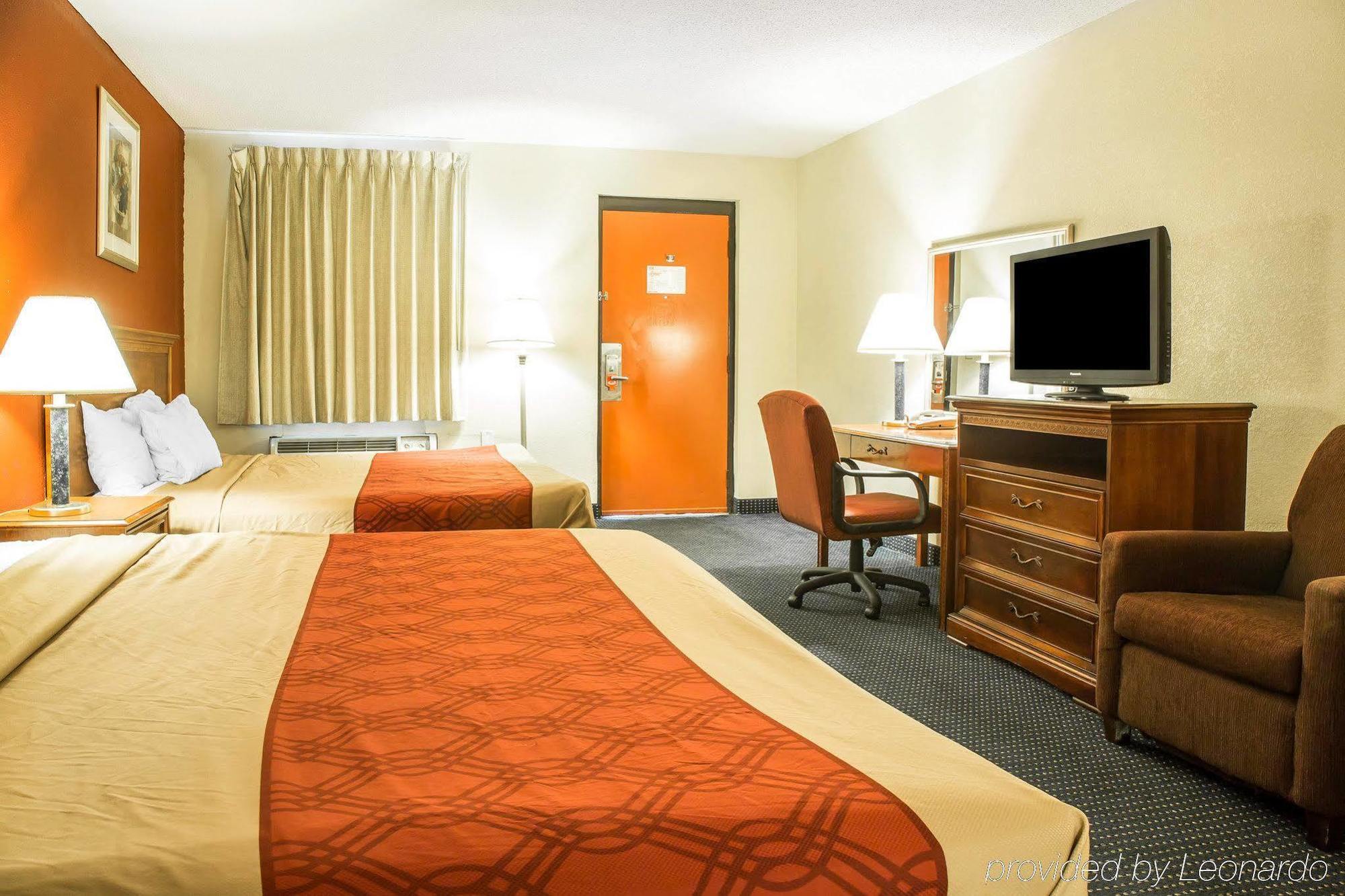 Red Carpet Inn Norwalk Dış mekan fotoğraf