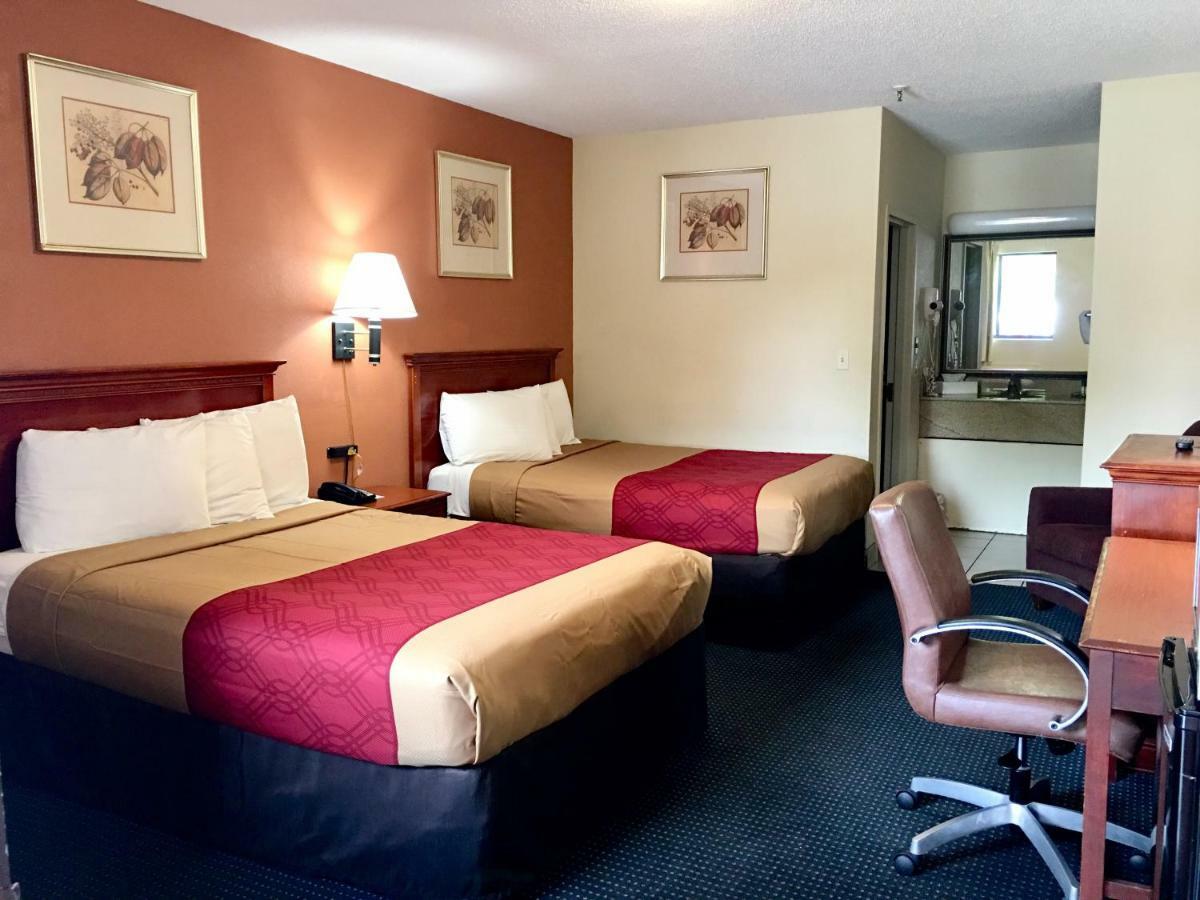 Red Carpet Inn Norwalk Dış mekan fotoğraf