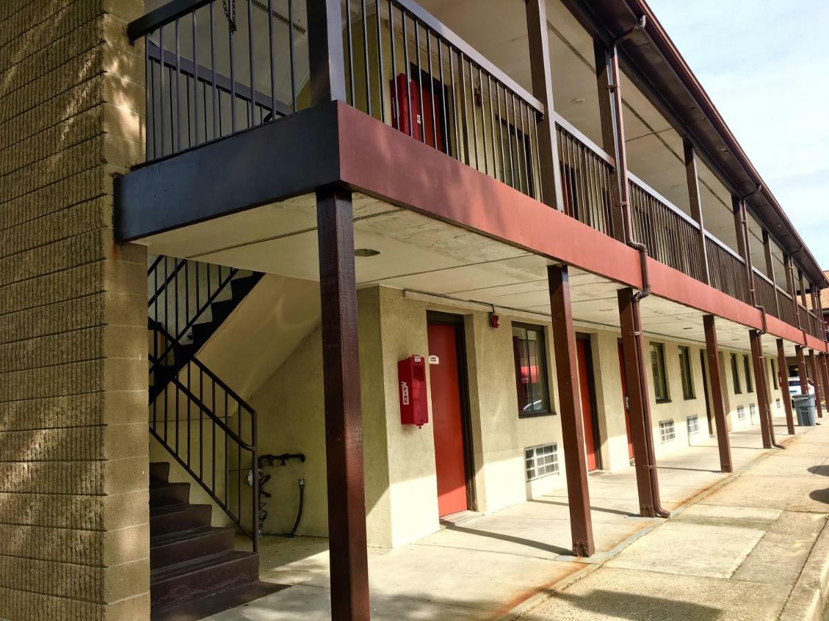 Red Carpet Inn Norwalk Dış mekan fotoğraf