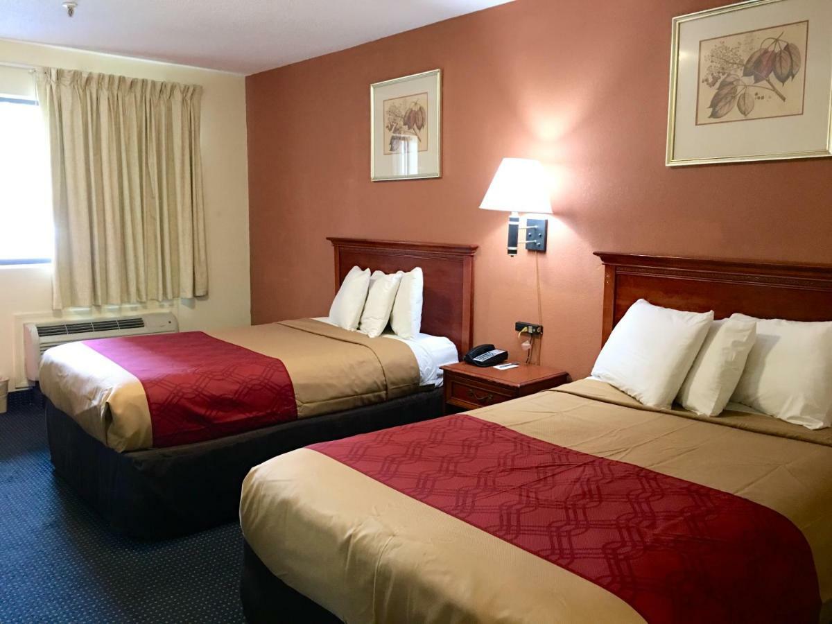 Red Carpet Inn Norwalk Dış mekan fotoğraf